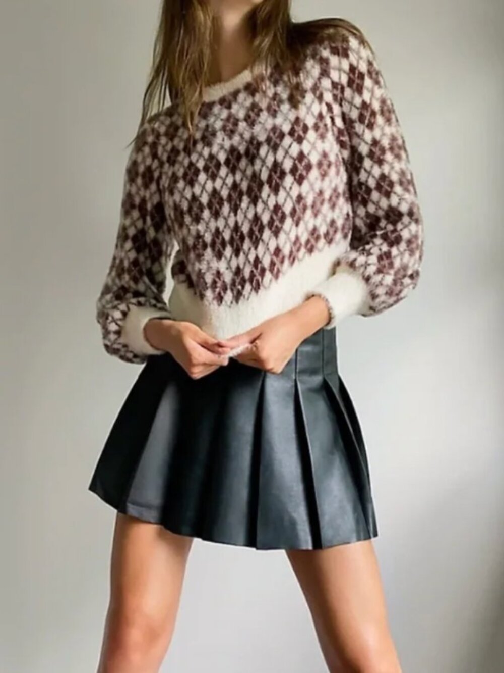 Aritzia Sunday Best Kitten Argyle Cropped Sweater in Off-White & Maroon